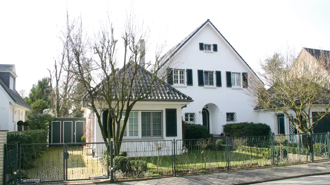 Einfamilienhaus mit Anbau und Garten