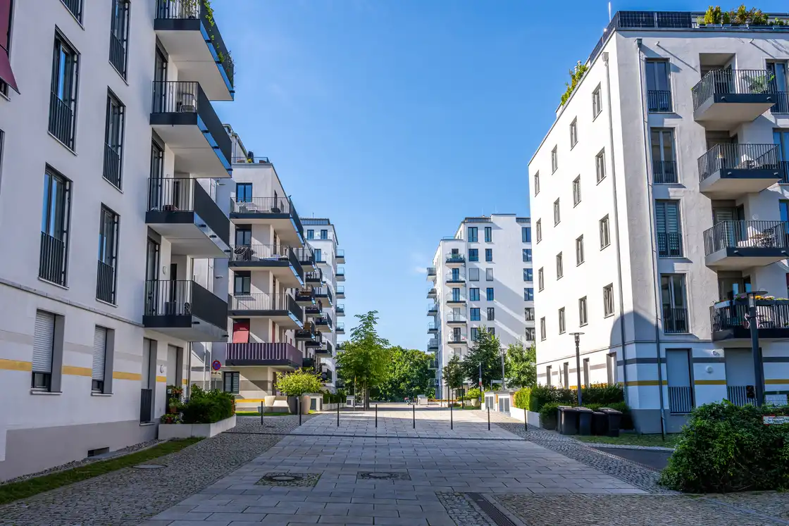 Mehrere Gebäude eines Gebäudekomplexes
