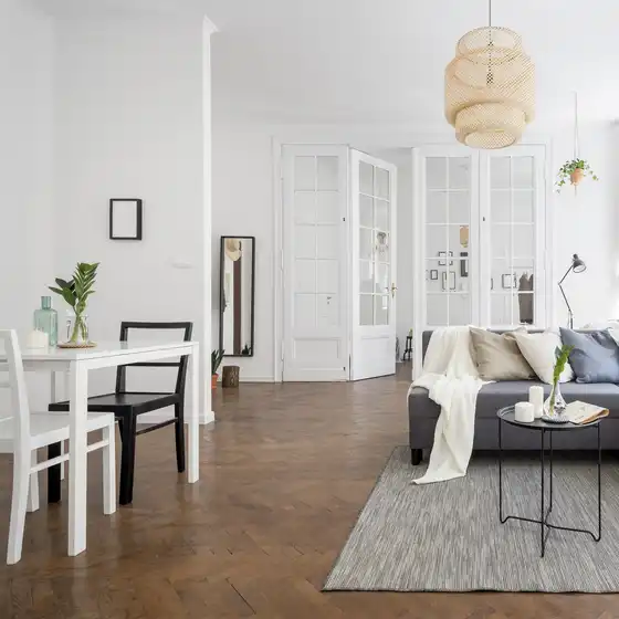 Ein modern eingerichteter Wohnraum