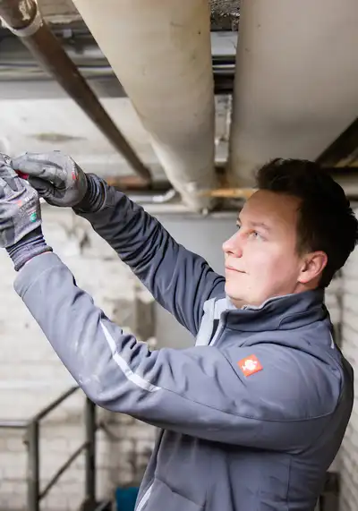 Elektriker bei der Arbeit